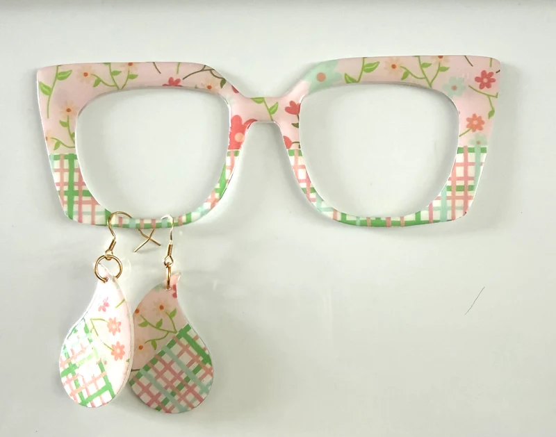 Murphy Topper; pink and green flowers/plaid split with matching earrings