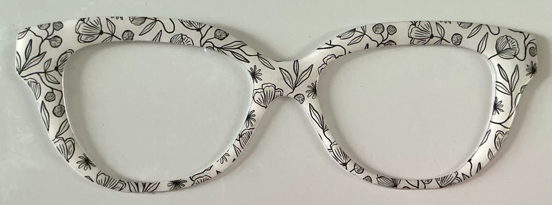 Quinn Topper; black and white flowers