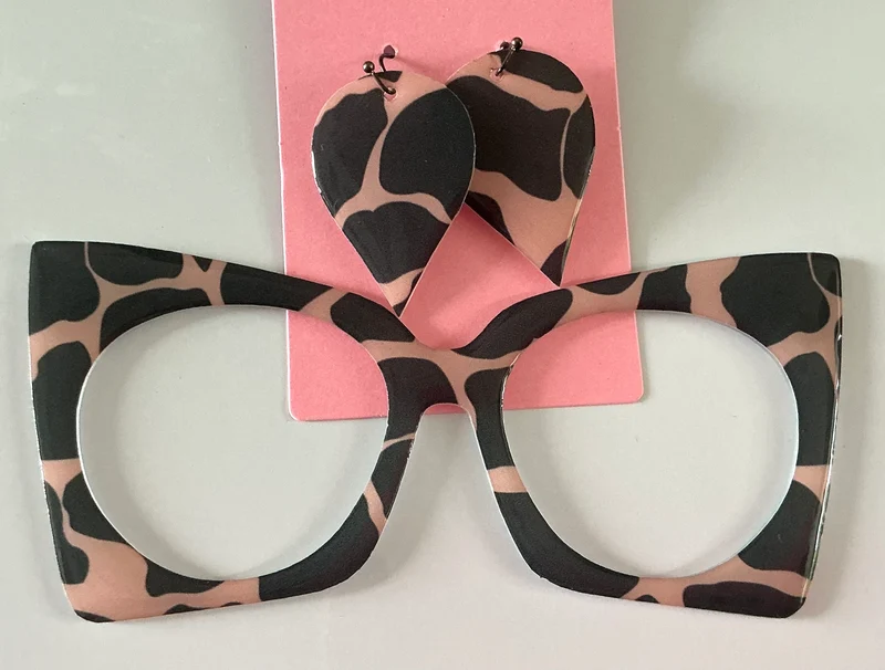 Zuri Topper; hybrid; taupe and black with matching earrings