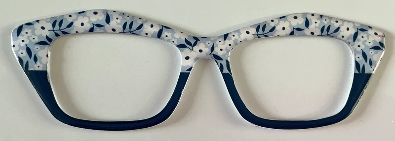 Finley Topper; hybrid; light blue flowers/blue split