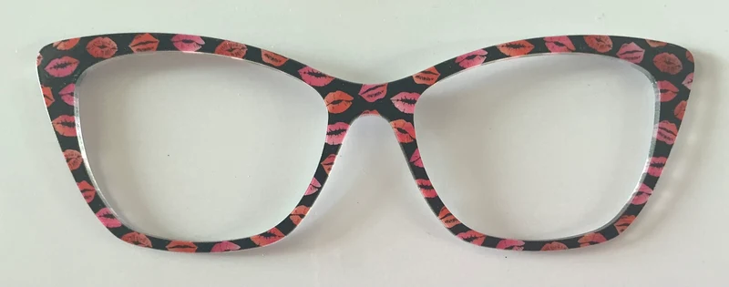 PAIR Wanda Topper; lips on black