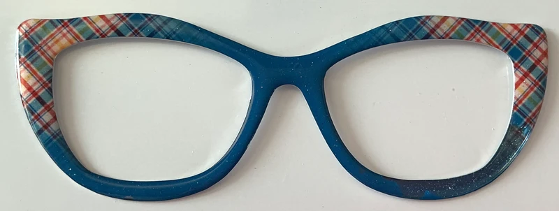 Wanda Topper; Creator, Lea’s Metal Treasures, resined by Alison, blue with plaid bidirectional corners