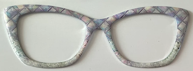 Wanda Topper; Lea’s Metal Treasures , resined by Alison