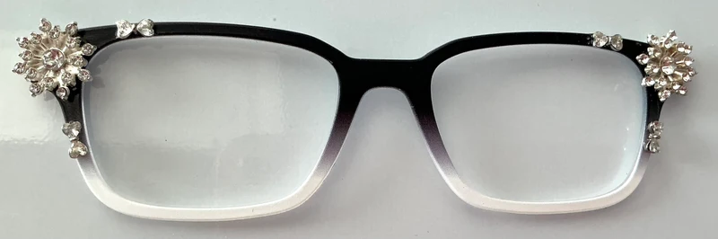 Finley Topper; black so white fade with snowflakes in corners