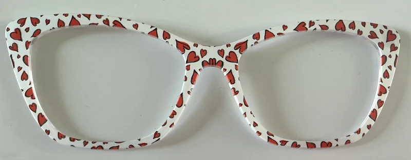 Wanda Topper; red hearts with black outline