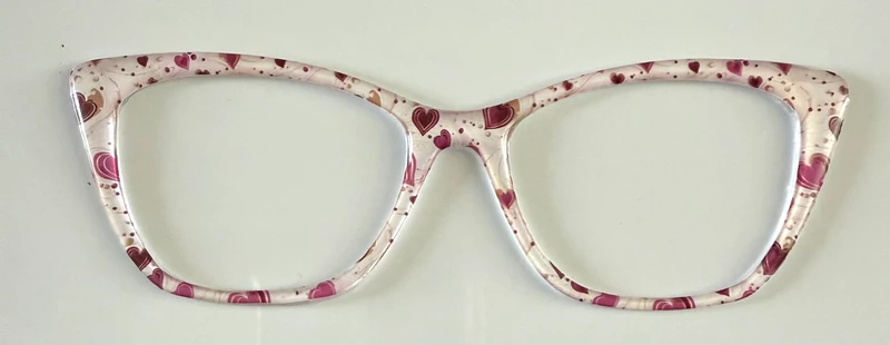 Wanda Topper; Framefetti; red hearts on white