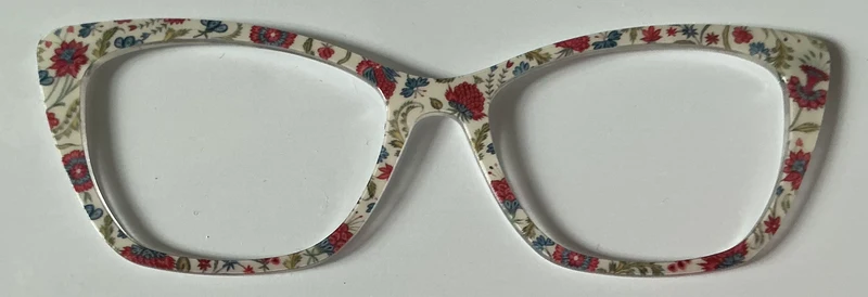 PAIR Wanda Topper; red and blue flowers on cream