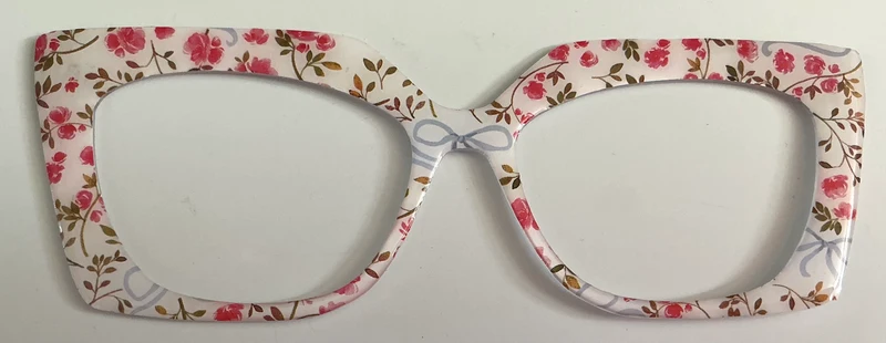 Wanda Topper; hybrid; pink flowers and bows on white