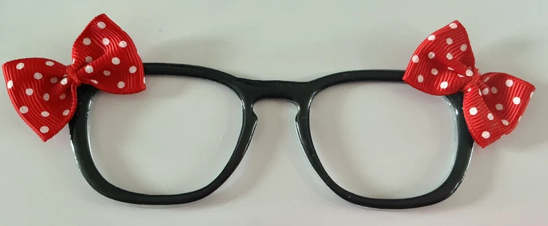 Twain Topper; black with red bows