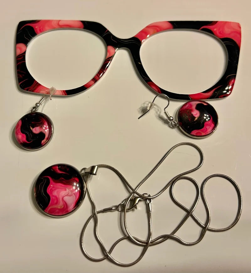 Zuri Topper; Melissa's Magnetic Marvels; black and pink with matching necklace and earrings
