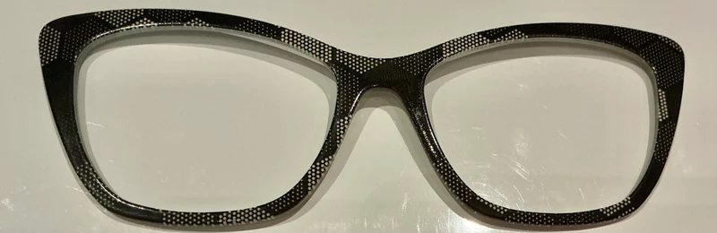 Wanda Topper, hexagon dots on black