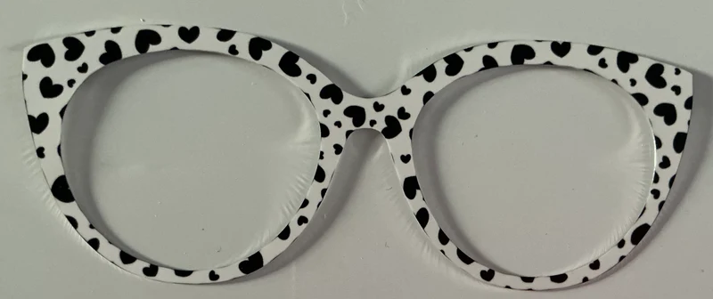 Zuri Topper; Lea's Metal Treasures; black hearts on white