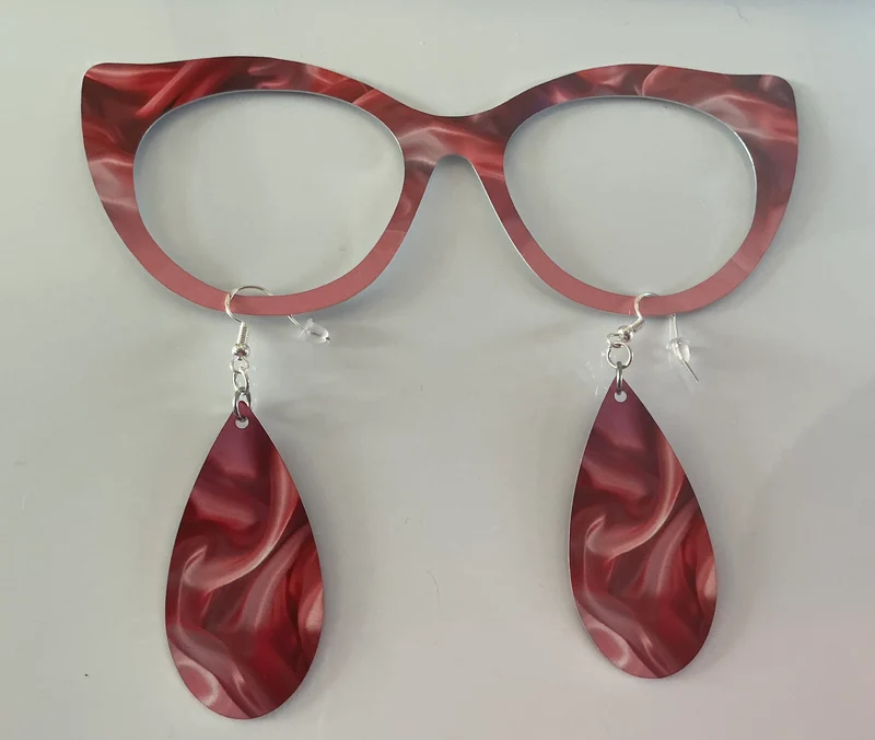 Zuri Topper; Lea's Metal Treasures; Creator; red toned swirl/pink split with matching earrings